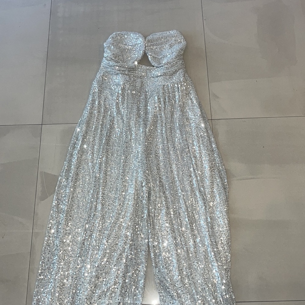 PrettyLittleThing | SILVER SEQUIN WIRE DETAIL BANDEAU WIDE LEG JUMPSUIT - Picture 7 of 9